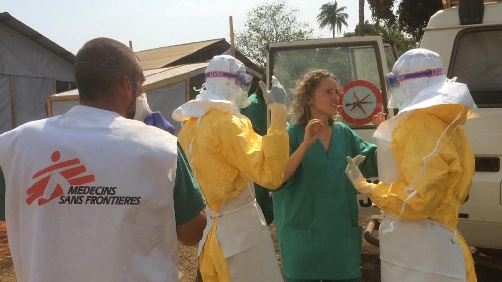 Ebola aşısı, virüsün bulaştığı kişilerde ölüm oranını yarı yarıya azaltabilir: Sınır Tanımayan Doktorlar araştırma merkezi tarafından yapılan bir araştırma bunu gösteriyor