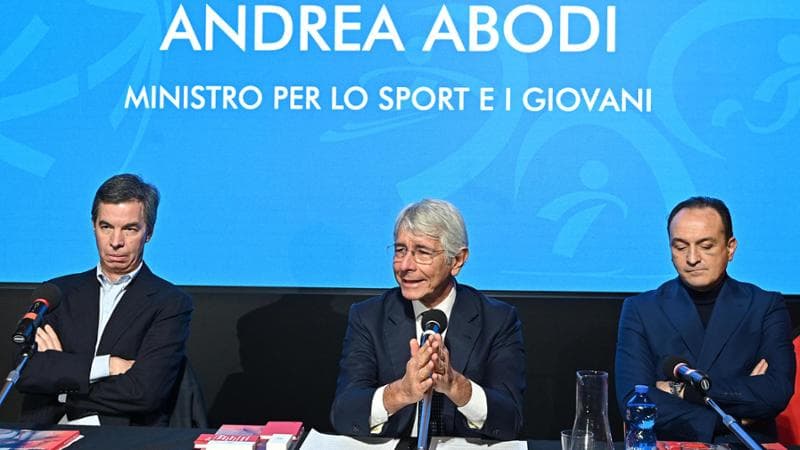 Andrea Abodi (al centro)
