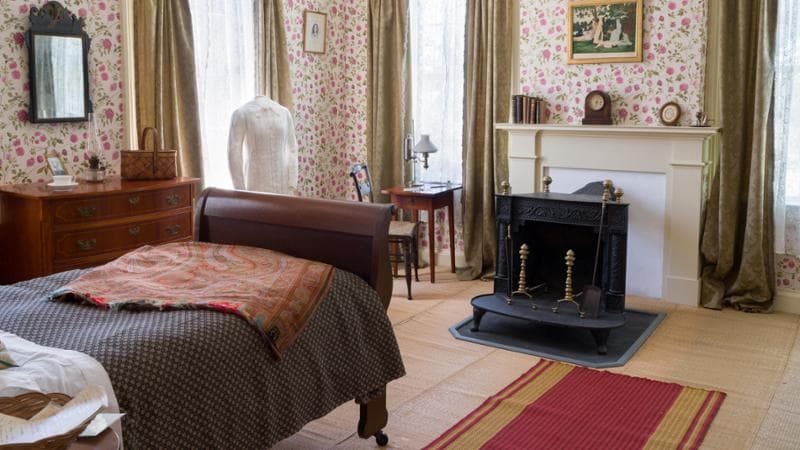 La camera da letto di Emily Dickinson (1830-1886) nella casa-museo di Amherst, Massachusetts. Courtesy of Emily Dickinson Museum