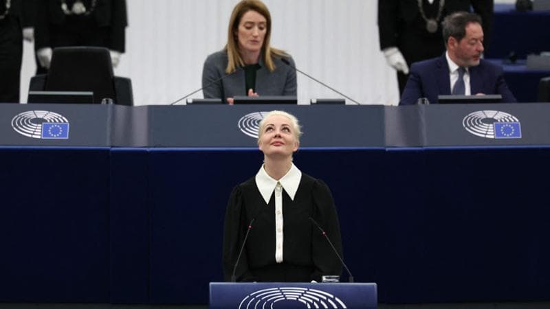 Navalnaya contro Putin: “È un mafioso”. Braccio di ferro alla vigilia dei funerali