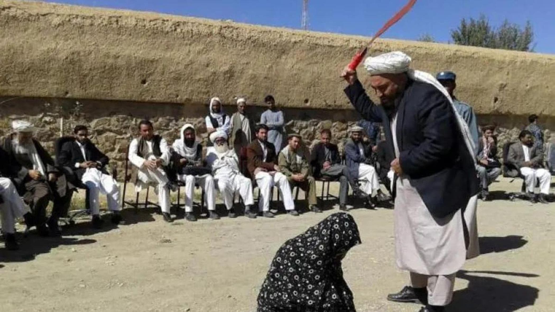Afganistan: Kırbaçlamalar ve kamuya açık infazlar yeniden başladı, stadyumlarda üç kişi vuruldu