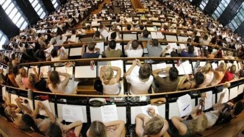 Università, governo e rettori contro la proroga dell’anno accademico. Gli studenti: “Molti finiranno fuoricorso e dovranno pagare un anno in più di tasse”
