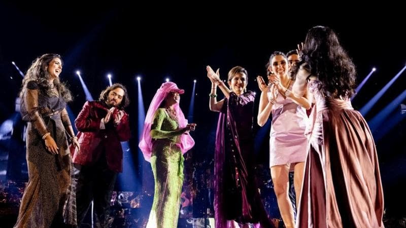 Lo spettacolo di Rihanna durante la festa di fidanzamento offerta dalla famiglia Ambani