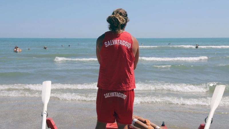 Le spiagge a caccia di bagnini. “Ai ragazzi non interessa più”
