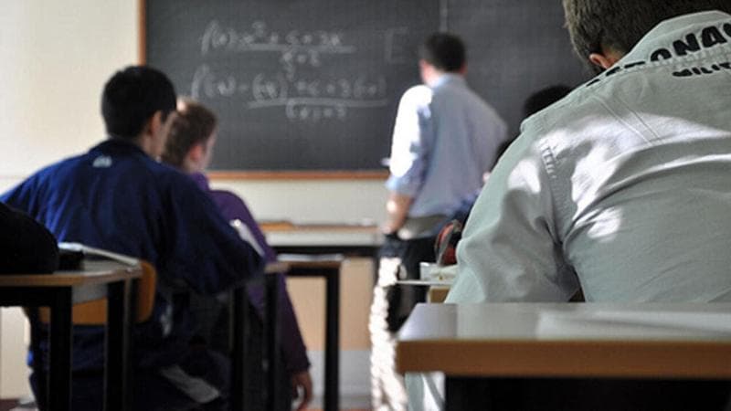 Scuola, la riforma dell’abilitazione dei docenti parte zoppa: corsi a pagamento e tirocini non retribuiti. La protesta: “Costi insostenibili”