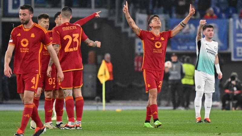 Dybala esulta dopo il gol
