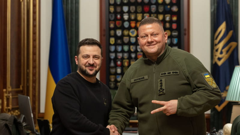 Zelensky allontana il rivale: “Nomino Zaluzhny ambasciatore nel Regno Unito”