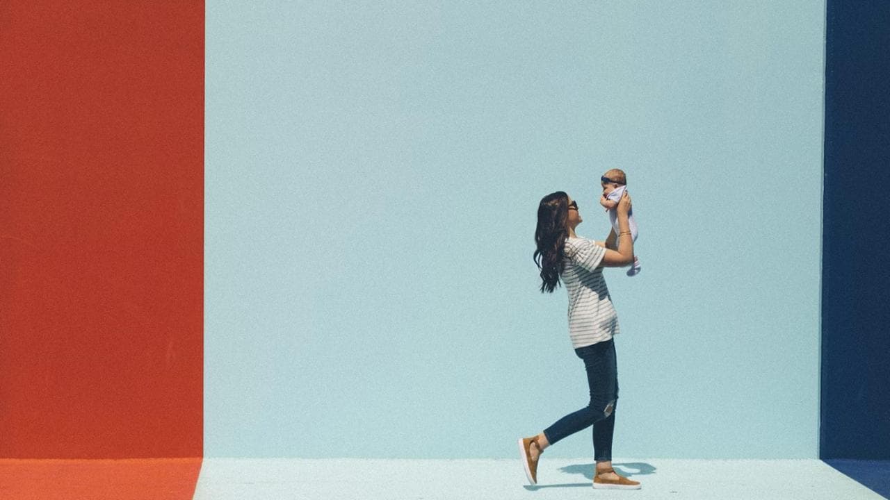 Stipendi e diritti, pensioni e potere: quegli otto scalini necessari per colmare il gender gap