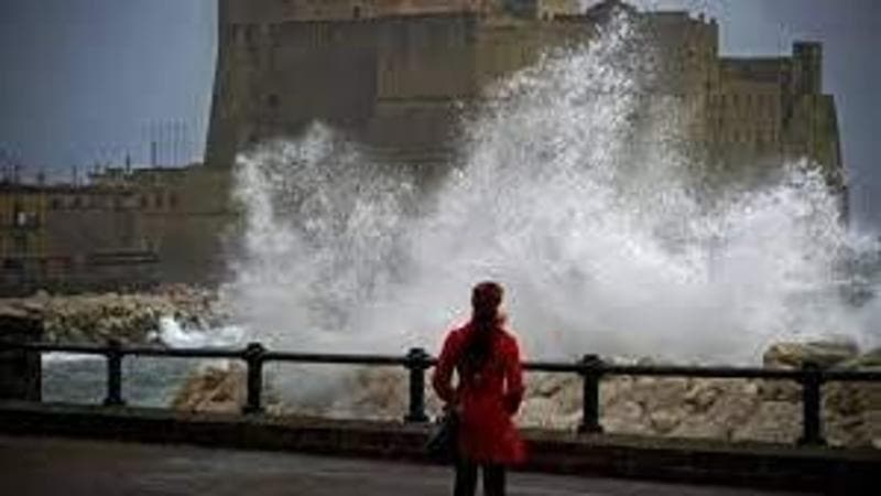 Previsioni meteo, maltempo estremo su tutta Italia: pioggia, neve e burrasca di Scirocco