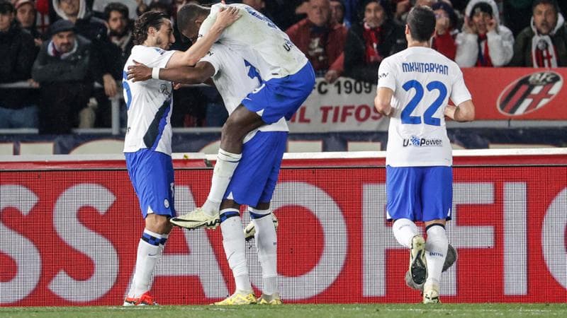 L'esultanza di Bisseck dopo il gol
