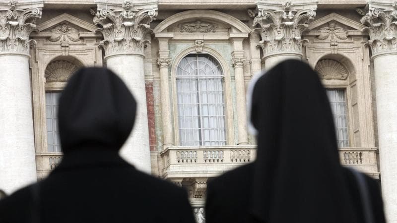 Manipolazioni, demansionamenti, minacce: gli altri abusi sulle suore e il movimento #nunstoo