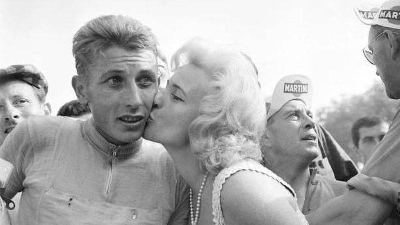 Jacques Anquetil con la moglie Janine al Tour de France del 1961