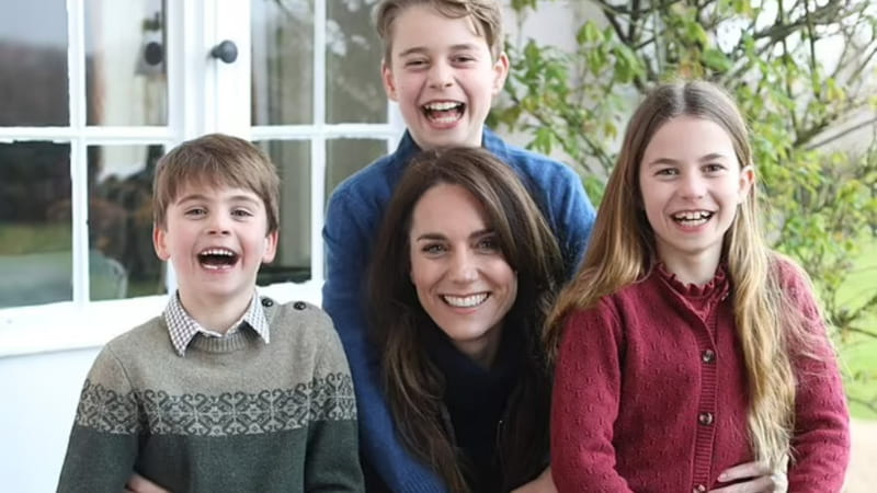 La principessa Kate con i figli (The Prince of Wales - Kensington Palace)