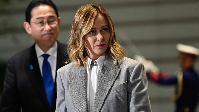 La premier Giorgia Meloni insieme al ministro Fumio Kishida durante la recente visita in Giappone, da cui l'Italia riceve il testimone della presidenza del G7