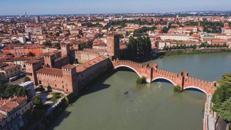 Ripresa drone Ponte Scaligero, Castelvecchio e fiume Adige - F. Modica - Archivio Comune di Verona