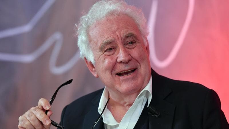 Hanno tutti ragione | Piccolo viaggio tra i candidati di Santoro per le Europee: “Putin fa qualcosa di importante per tutti noi”