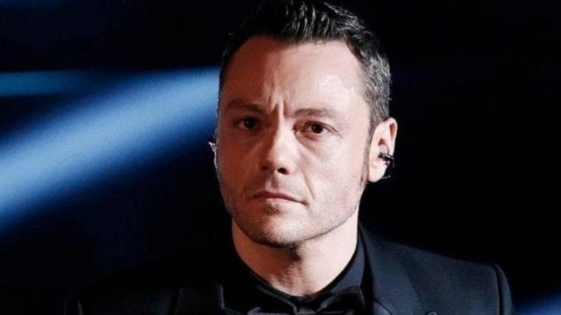 Tiziano Ferro ufficializza il divorzio: “Non è la fine del mondo. Grazie a chi ha abbandonato la nave mentre affondava”