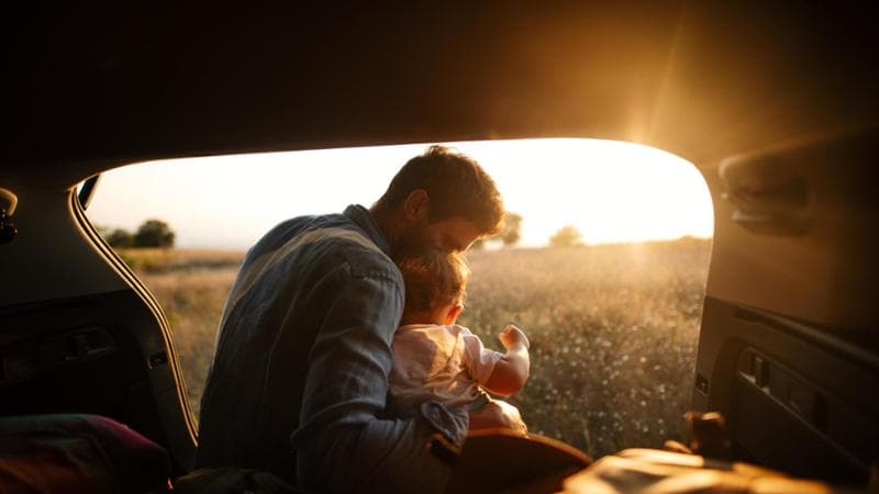 Festa del papà 2024 | le frasi e le immagini più belle da mandare su