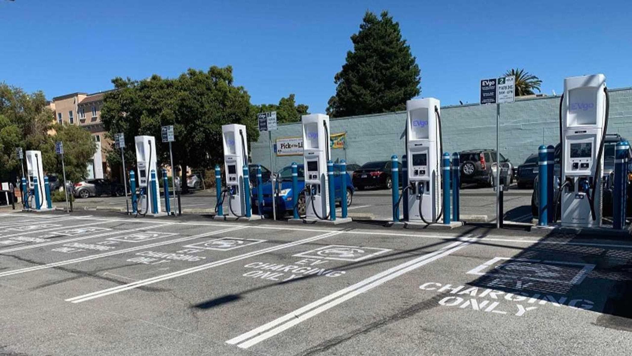 電気自動車の混乱：今や州やメーカーさえも減速しつつある。 ここだから
