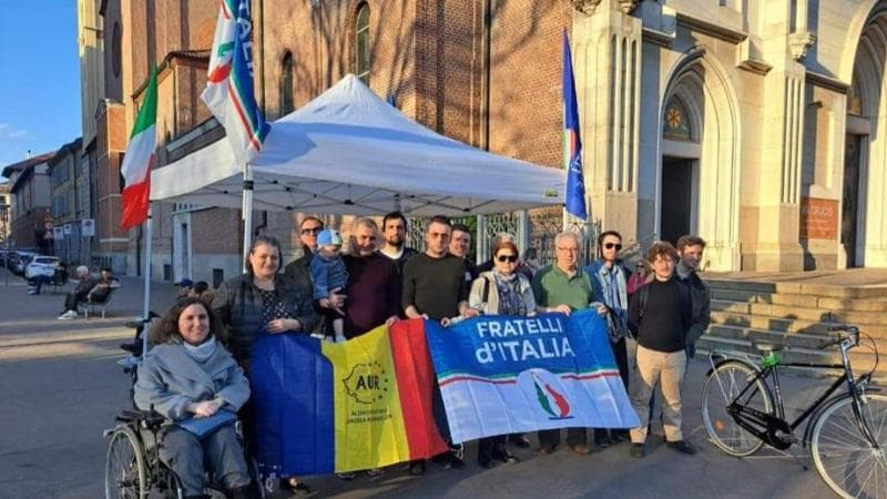 Il gazebo di FdI e Aur a Milano