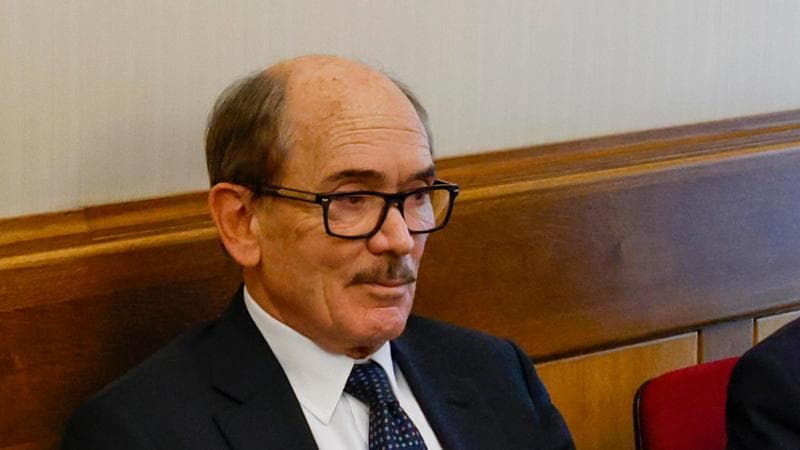 Dossier, l’ira dei 5S: fango su De Raho. Ma il centrodestra insiste: si dimetta