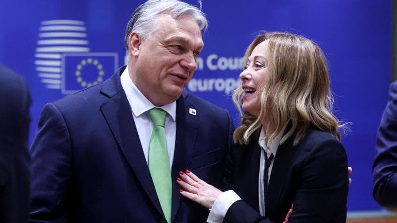 Con Orbán per riavvicinare Trump: il piano d’emergenza di Meloni