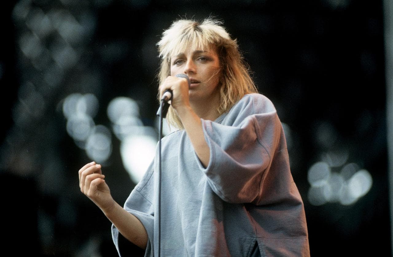 Gianna Nannini durante un concerto in Germania nel 1983