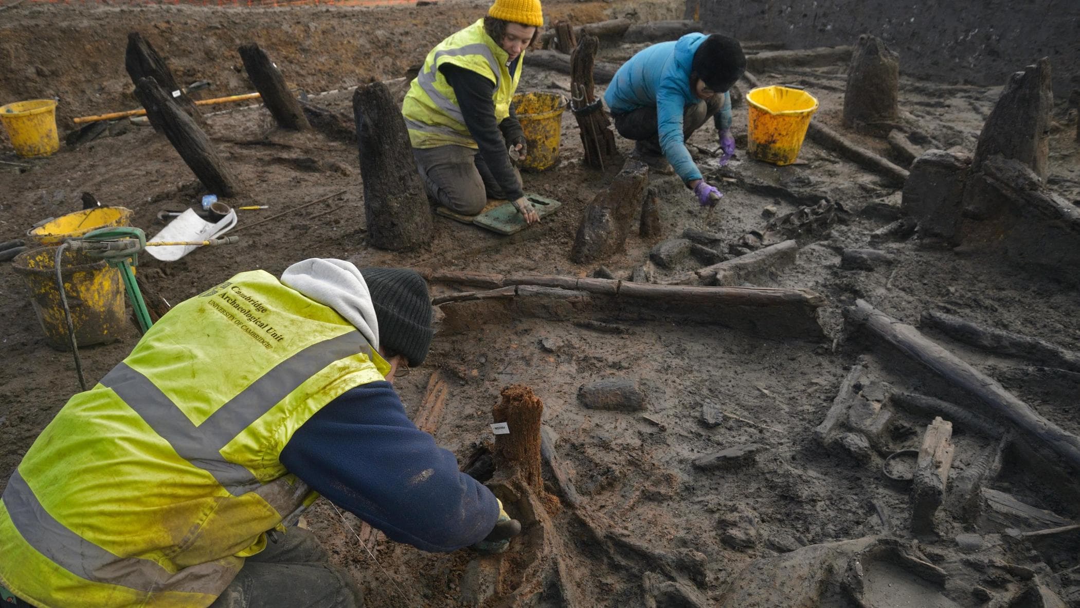 イギリス、ほぼ完全に保存された青銅器時代の村が発見される