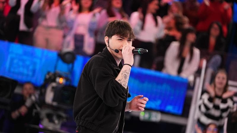 Petit, ha lasciato il calcio e ora canta per nonna Miriam ad Amici 23