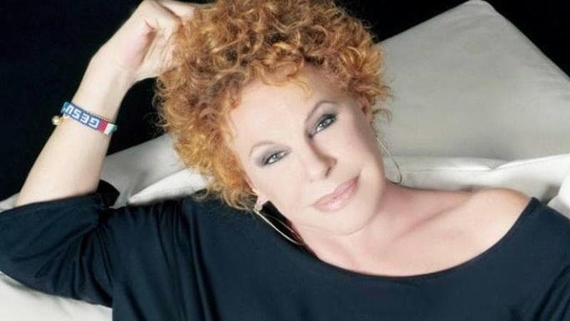 Ornella Vanoni: “Da giovane ero ansia e rabbia, prima di cantare bevevo un whisky e un caffè. Sono sola, ma il toy boy non mi interessa, meglio la mia cagnolina”