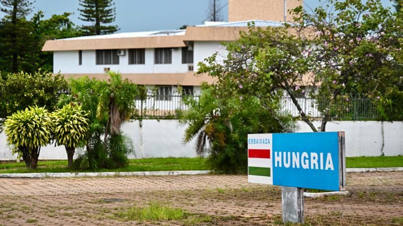 Brasile, Bolsonaro ospite per due giorni dell’ambasciata ungherese: ora rischia l’arresto per tentata fuga