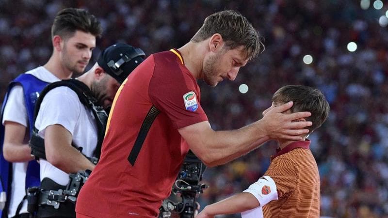 Gol fantasma, pizzini e fallacci: quando le partite le decidono i raccattapalle