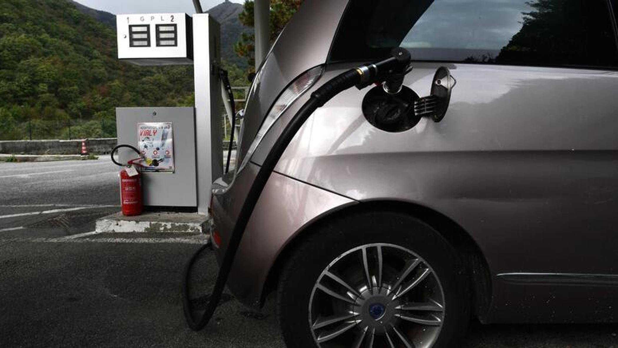 車の場合、ガソリンにLPGまたはメタンを搭載するとボーナスが得られます
