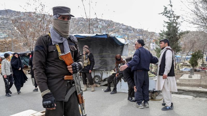 “Stuprato e minacciato di morte dai talebani, se non riesco a scappare mi uccido”. La storia di Nadim e degli altri Lgbtq+ che a Kabul vivono nel terrore