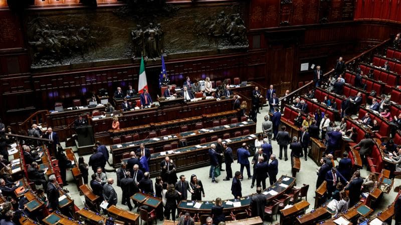 La destra boccia la sfiducia a Salvini ma la fronda del Nord sfida il leader. Oggi tocca a Santanchè