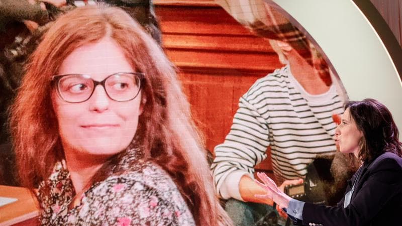 Elly Schlein in tv e Ilaria Salis sullo sfondo