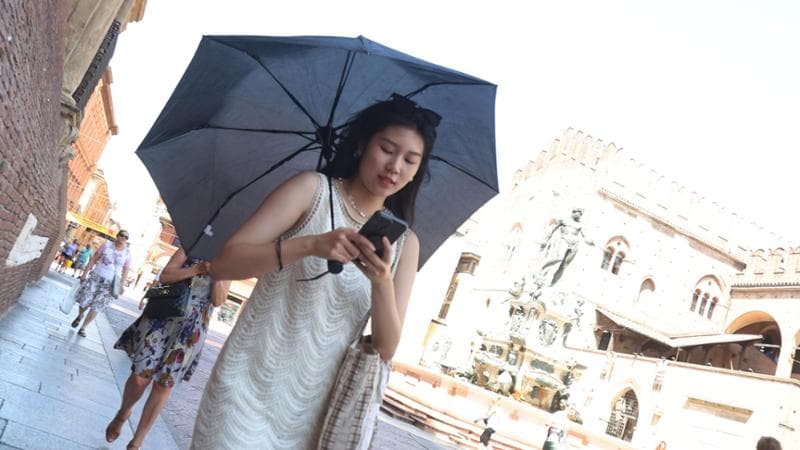Previsioni meteo, l’anticiclone Narciso porta temperature estive al Nord: fino a 30 gradi in Pianura Padana. Rischio valanghe