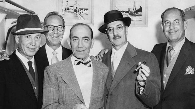I cinquer fratelli Marx nel 1957.