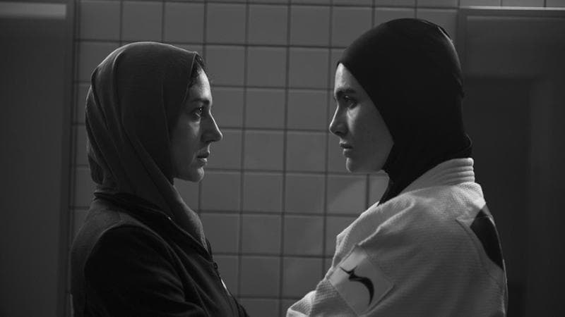Zar Amir Ebrahimi (l’allenatrice Maryam) e Arienne Mandi (la judoka Leila) sono le protagoniste del film Tatami, codiretto da Guy Nattiv (israeliano) e dalla stessa 
Zar Amir (iraniana)