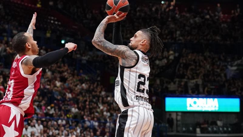 Basket, Eurolega: l’Olimpia domina il derby con la Virtus, ma i play-in restano lontanissimi