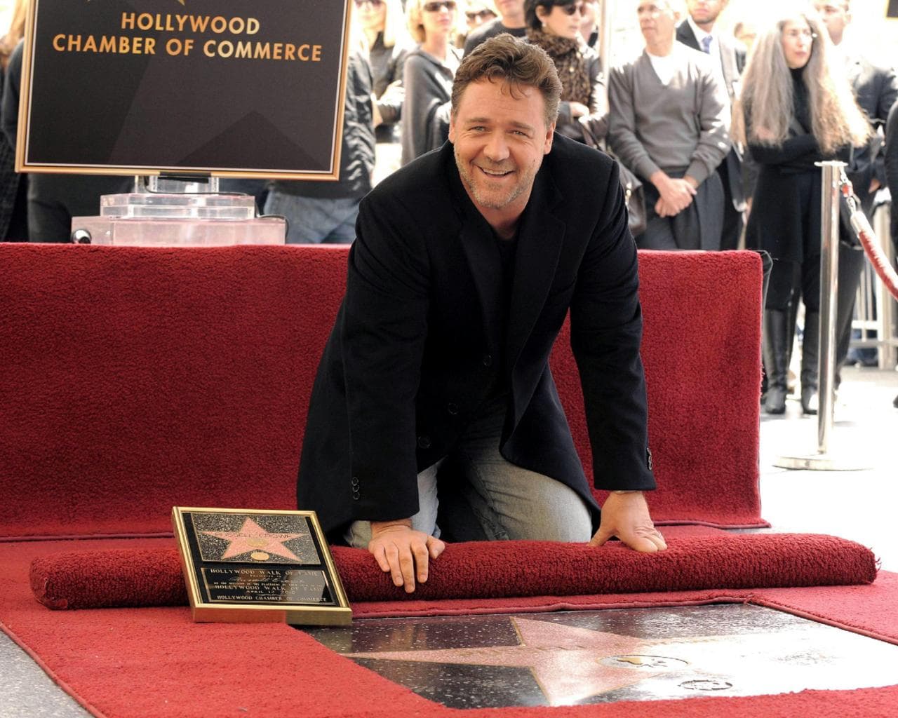 La posa della stella sulla Walk of fame