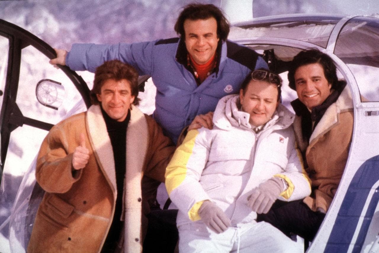 Il cast di "Yuppies, giovani di successo" film di Vanzina del 1986, schierati al completo: da sinistra: Ezio Greggio, Gerry Calà, Massimo Boldi, Christian De Sica