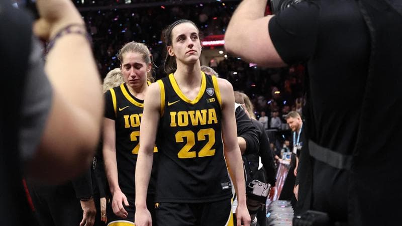 Caitlin Clark dopo la sconfitta in finale