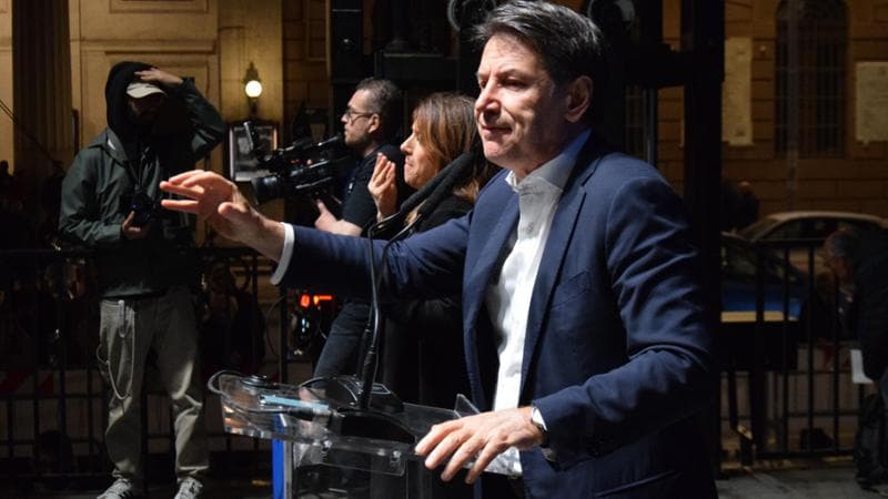 Conte rimarca la distanza da Schlein: “È come Renzi e Calenda, ci insulta. A Bari non inizieremo un nuovo balletto”