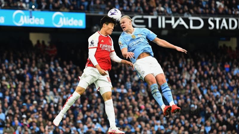 Erling Haaland contro Takehiro Tomiyasu in Manchester City-Arsenal del 31 marzo