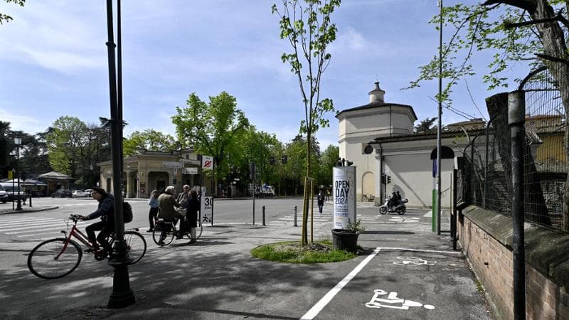 La grande frenata delle biciclette. Dopo la corsa a riempire i magazzini, la catena si è ingolfata. Ecco perché