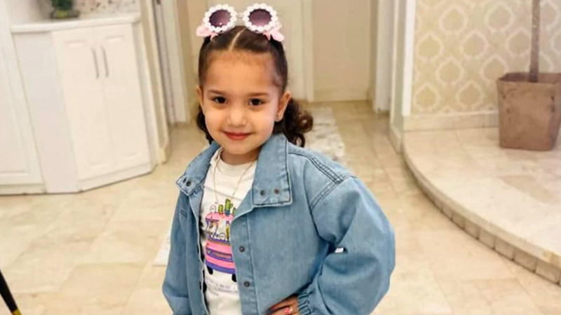 Gaza, parla la madre della piccola Hind: “L’agonia della mia bimba, morta in auto tra i cadaveri sotto i colpi dei tank israeliani”