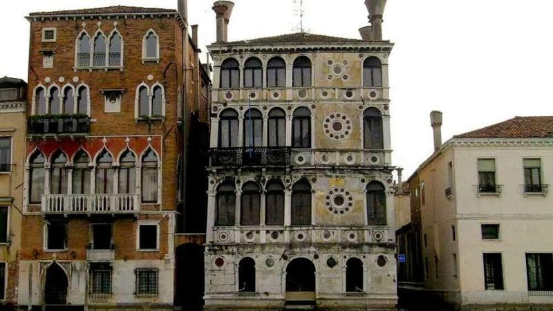 Venezia, la leggenda di Ca’ Dario, il palazzo maledetto da 18 milioni di euro che nessuno vuole. Lo storico Zorzi: “Tutte dicerie, non c’è nessuna maledizione”