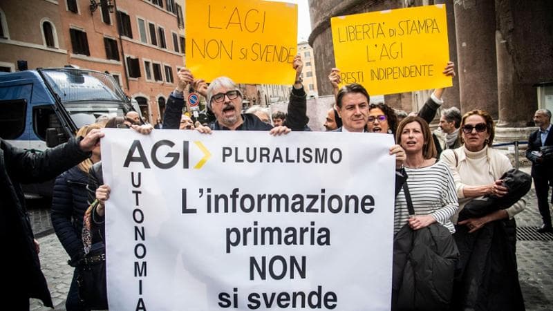 Eni: “Per noi Agi è un’anomalia”. Critiche dal Pd: “Discreditano l’agenzia per assecondare la destra”. Nuovo sciopero dei giornalisti