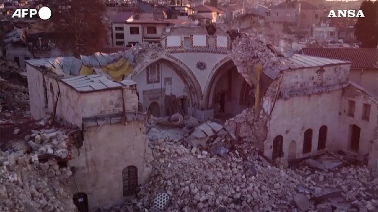 Terremoto in Turchia, la città semidistrutta di Antiochia vista dall'alto: le immagini dal drone